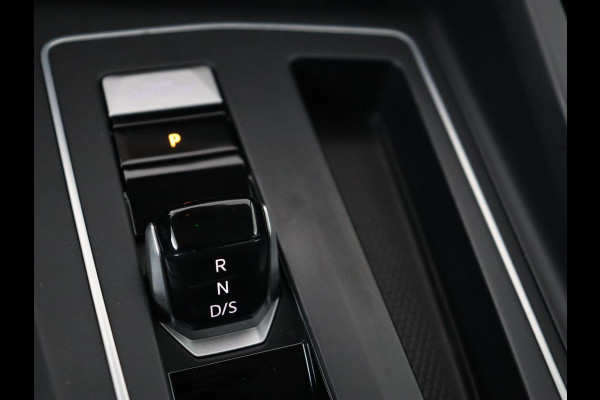 Volkswagen Golf 1.0 eTSI Life | Trekhaak | Full LED | Carplay | Navigatie | Adaptive cruise | Parkeerhulp | Digital Cockpit | Sfeerverlichting | Climate control