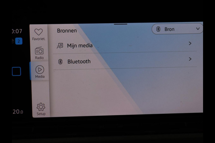 Volkswagen Golf 1.0 eTSI Life | Trekhaak | Full LED | Carplay | Navigatie | Adaptive cruise | Parkeerhulp | Digital Cockpit | Sfeerverlichting | Climate control