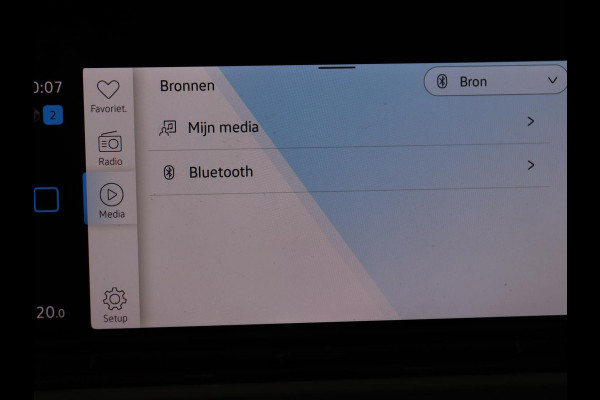 Volkswagen Golf 1.0 eTSI Life | Trekhaak | Full LED | Carplay | Navigatie | Adaptive cruise | Parkeerhulp | Digital Cockpit | Sfeerverlichting | Climate control