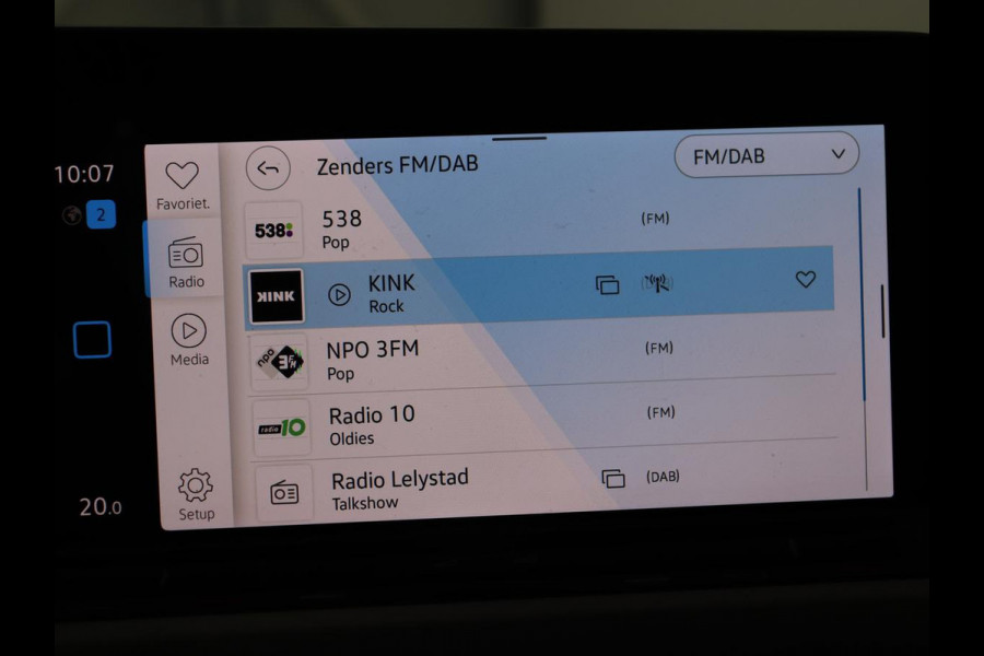 Volkswagen Golf 1.0 eTSI Life | Trekhaak | Full LED | Carplay | Navigatie | Adaptive cruise | Parkeerhulp | Digital Cockpit | Sfeerverlichting | Climate control