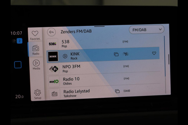 Volkswagen Golf 1.0 eTSI Life | Trekhaak | Full LED | Carplay | Navigatie | Adaptive cruise | Parkeerhulp | Digital Cockpit | Sfeerverlichting | Climate control