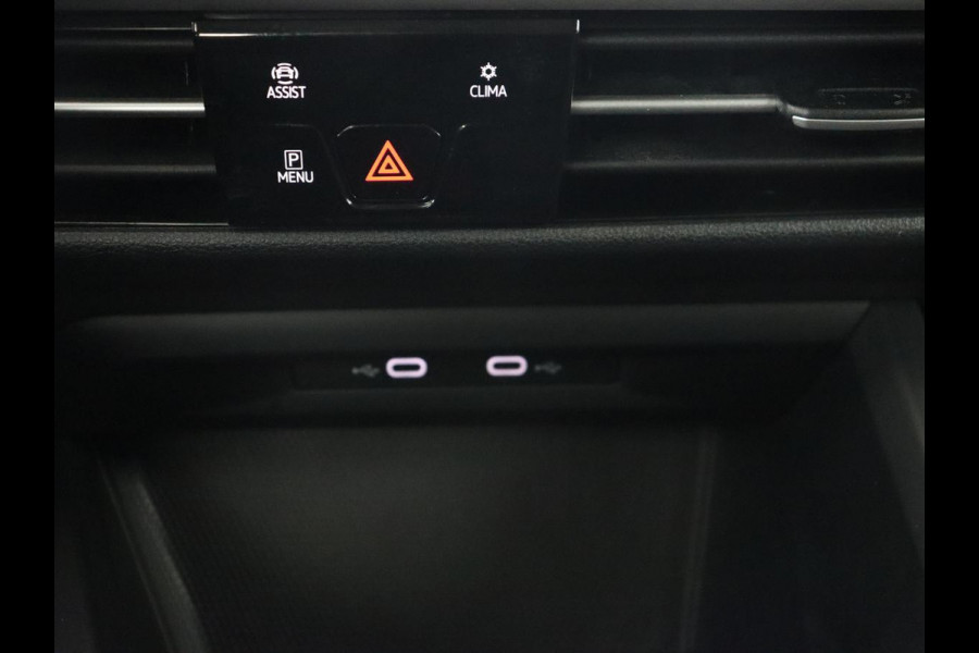 Volkswagen Golf 1.0 eTSI Life | Trekhaak | Full LED | Carplay | Navigatie | Adaptive cruise | Parkeerhulp | Digital Cockpit | Sfeerverlichting | Climate control