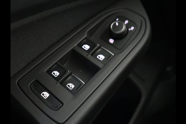 Volkswagen Golf 1.0 eTSI Life | Trekhaak | Full LED | Carplay | Navigatie | Adaptive cruise | Parkeerhulp | Digital Cockpit | Sfeerverlichting | Climate control
