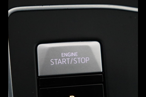 Volkswagen Golf 1.0 eTSI Life | Trekhaak | Full LED | Carplay | Navigatie | Adaptive cruise | Parkeerhulp | Digital Cockpit | Sfeerverlichting | Climate control