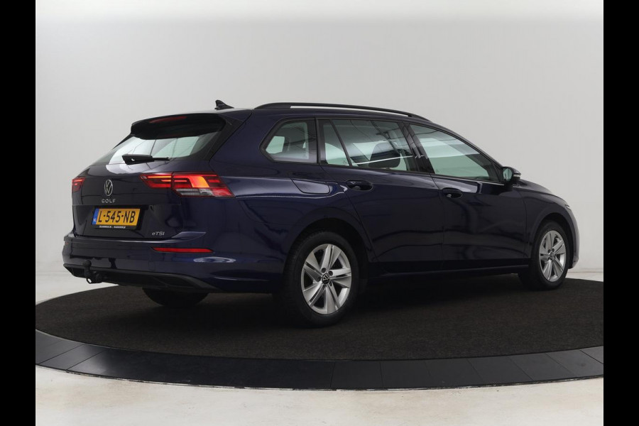 Volkswagen Golf 1.0 eTSI Life | Trekhaak | Full LED | Carplay | Navigatie | Adaptive cruise | Parkeerhulp | Digital Cockpit | Sfeerverlichting | Climate control