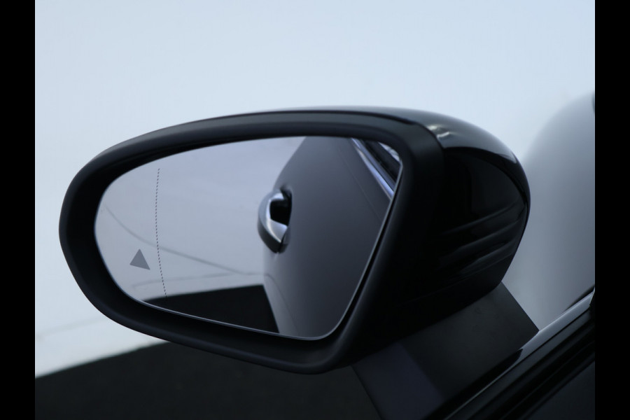 Mercedes-Benz CLA-Klasse 250 e AMG Plug-In Hybride AMG LIne | Night PAkket | 19 Inch AMG Velgen | Dodehoek Assist | Multibeam Koplampen | 11kW Laden. Inclusief 48 maanden MB Certified garantie voor Europa.