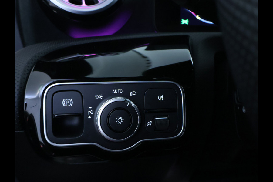 Mercedes-Benz CLA-Klasse 250 e AMG Plug-In Hybride AMG LIne | Night PAkket | 19 Inch AMG Velgen | Dodehoek Assist | Multibeam Koplampen | 11kW Laden. Inclusief 48 maanden MB Certified garantie voor Europa.