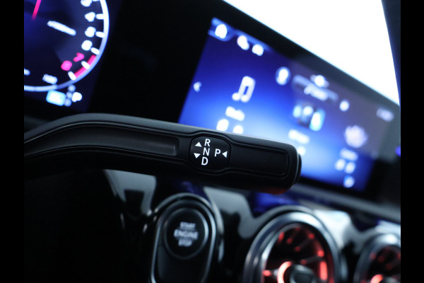 Mercedes-Benz CLA-Klasse 250 e AMG Plug-In Hybride AMG LIne | Night PAkket | 19 Inch AMG Velgen | Dodehoek Assist | Multibeam Koplampen | 11kW Laden. Inclusief 48 maanden MB Certified garantie voor Europa.