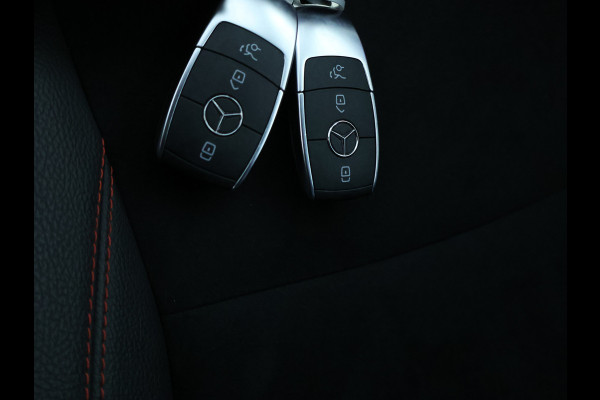 Mercedes-Benz CLA-Klasse 250 e AMG Plug-In Hybride AMG LIne | Night PAkket | 19 Inch AMG Velgen | Dodehoek Assist | Multibeam Koplampen | 11kW Laden. Inclusief 48 maanden MB Certified garantie voor Europa.