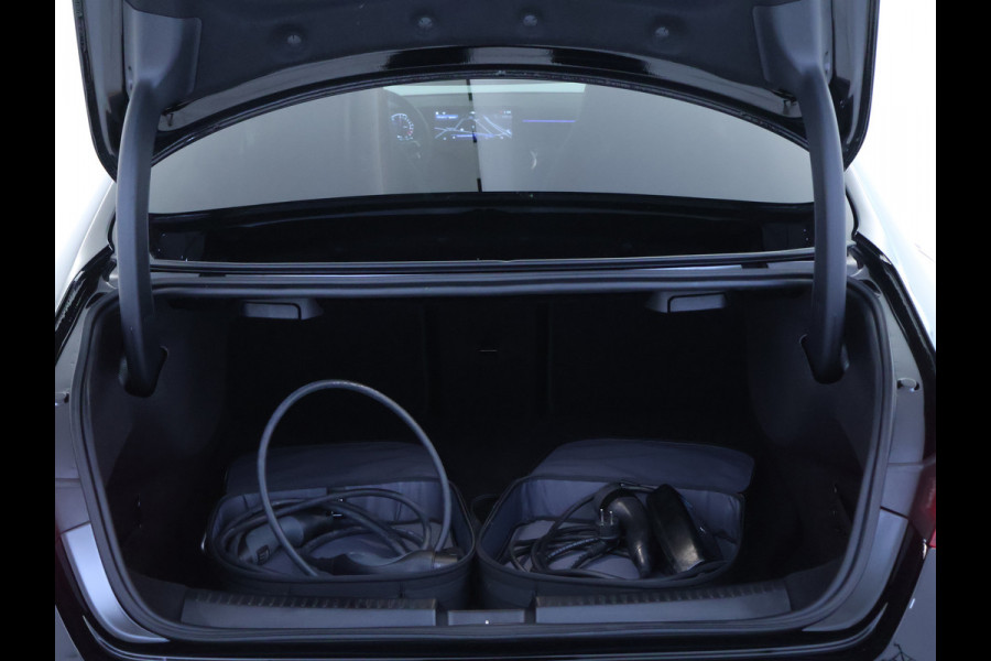 Mercedes-Benz CLA-Klasse 250 e AMG Plug-In Hybride AMG LIne | Night PAkket | 19 Inch AMG Velgen | Dodehoek Assist | Multibeam Koplampen | 11kW Laden. Inclusief 48 maanden MB Certified garantie voor Europa.