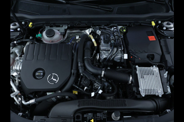 Mercedes-Benz CLA-Klasse 250 e AMG Plug-In Hybride AMG LIne | Night PAkket | 19 Inch AMG Velgen | Dodehoek Assist | Multibeam Koplampen | 11kW Laden. Inclusief 48 maanden MB Certified garantie voor Europa.