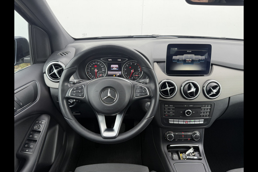 Mercedes-Benz B-Klasse 180 Lease Edition Plus | Trekhaak | Pano | Navi | Camera | PDC | LED
