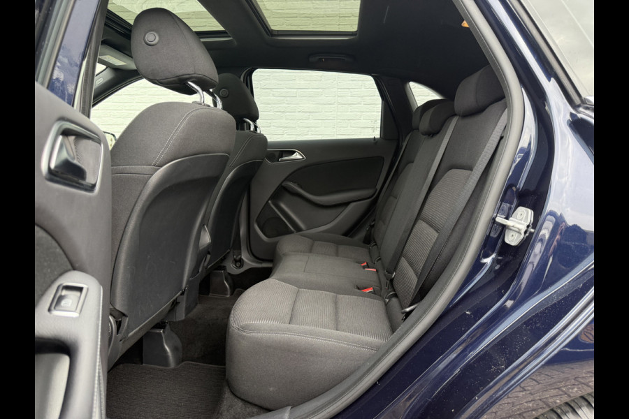 Mercedes-Benz B-Klasse 180 Lease Edition Plus | Trekhaak | Pano | Navi | Camera | PDC | LED
