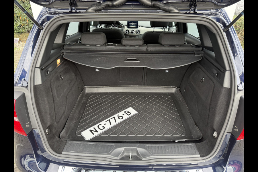 Mercedes-Benz B-Klasse 180 Lease Edition Plus | Trekhaak | Pano | Navi | Camera | PDC | LED