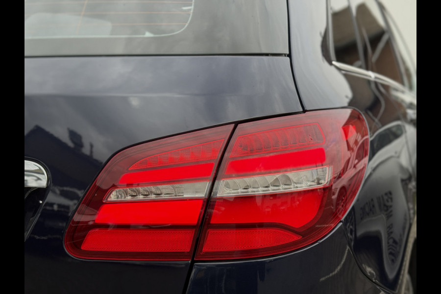 Mercedes-Benz B-Klasse 180 Lease Edition Plus | Trekhaak | Pano | Navi | Camera | PDC | LED