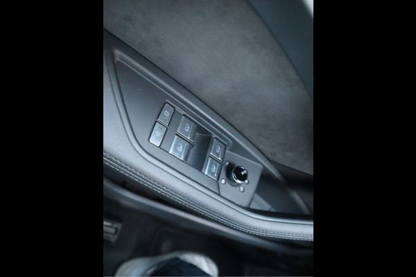 Audi e-tron 50 quattro Business edition Plus 71 kWh / Panoramadak / Sportstoelen / SOH 91%