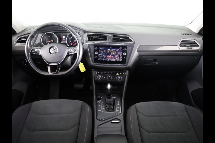 Volkswagen Tiguan 1.5 TSI ACT Highline Automaat (DSG) | Navigatie | Parkeersensoren | Stoelverwarming | Trekhaak |