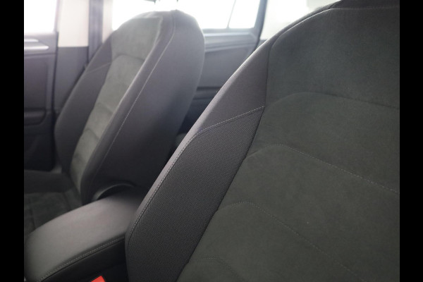 Volkswagen Tiguan 1.5 TSI ACT Highline Automaat (DSG) | Navigatie | Parkeersensoren | Stoelverwarming | Trekhaak |