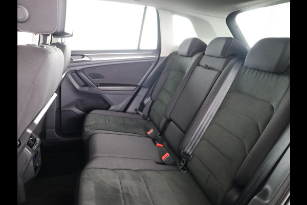 Volkswagen Tiguan 1.5 TSI ACT Highline Automaat (DSG) | Navigatie | Parkeersensoren | Stoelverwarming | Trekhaak |