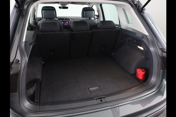 Volkswagen Tiguan 1.5 TSI ACT Highline Automaat (DSG) | Navigatie | Parkeersensoren | Stoelverwarming | Trekhaak |