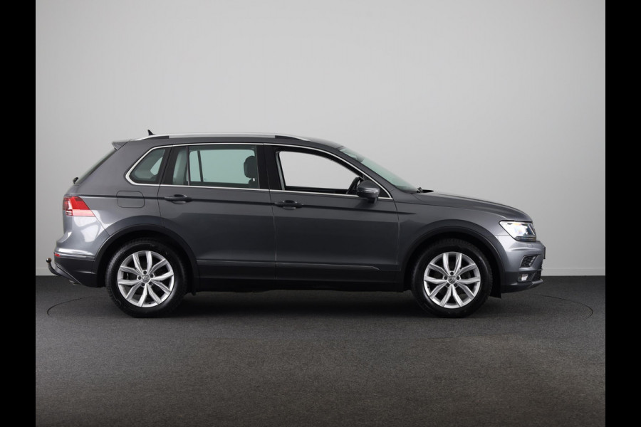 Volkswagen Tiguan 1.5 TSI ACT Highline Automaat (DSG) | Navigatie | Parkeersensoren | Stoelverwarming | Trekhaak |