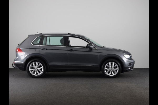 Volkswagen Tiguan 1.5 TSI ACT Highline Automaat (DSG) | Navigatie | Parkeersensoren | Stoelverwarming | Trekhaak |