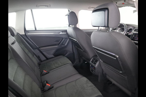 Volkswagen Tiguan 1.5 TSI ACT Highline Automaat (DSG) | Navigatie | Parkeersensoren | Stoelverwarming | Trekhaak |