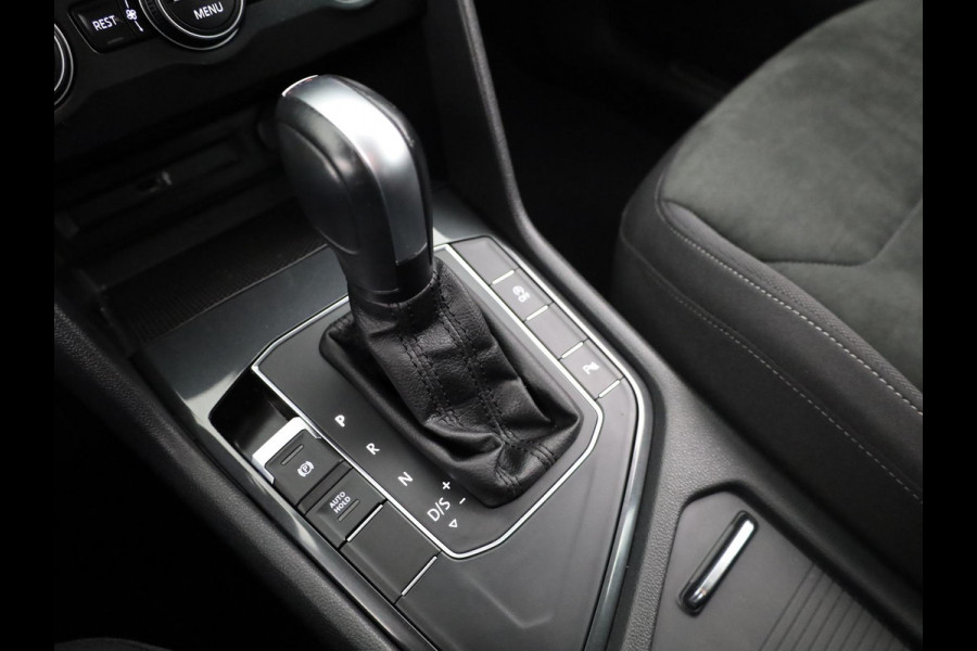 Volkswagen Tiguan 1.5 TSI ACT Highline Automaat (DSG) | Navigatie | Parkeersensoren | Stoelverwarming | Trekhaak |