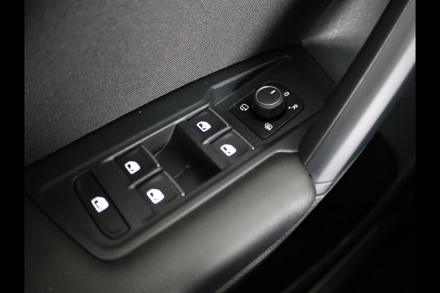 Volkswagen Tiguan 1.5 TSI ACT Highline Automaat (DSG) | Navigatie | Parkeersensoren | Stoelverwarming | Trekhaak |