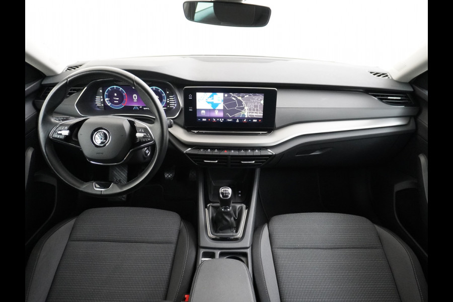 Škoda Octavia Combi T 111PK Navi Trekhaak Apple Carplay Android Virtual Cockpit Elek.Achtreklep Pdc Navi Ecc Cruise Control Business Edition Stoel+Stuurverwarming Lmv Sunset DAB Led  Keyless 1e Eigenaar Origineel Nederlandse Auto 1300kg trekvermogen