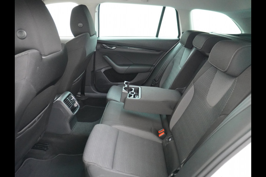 Škoda Octavia Combi T 111PK Navi Trekhaak Apple Carplay Android Virtual Cockpit Elek.Achtreklep Pdc Navi Ecc Cruise Control Business Edition Stoel+Stuurverwarming Lmv Sunset DAB Led  Keyless 1e Eigenaar Origineel Nederlandse Auto 1300kg trekvermogen