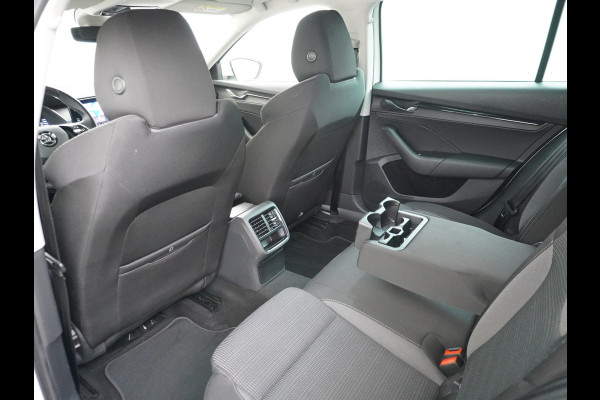 Škoda Octavia Combi T 111PK Navi Trekhaak Apple Carplay Android Virtual Cockpit Elek.Achtreklep Pdc Navi Ecc Cruise Control Business Edition Stoel+Stuurverwarming Lmv Sunset DAB Led  Keyless 1e Eigenaar Origineel Nederlandse Auto 1300kg trekvermogen
