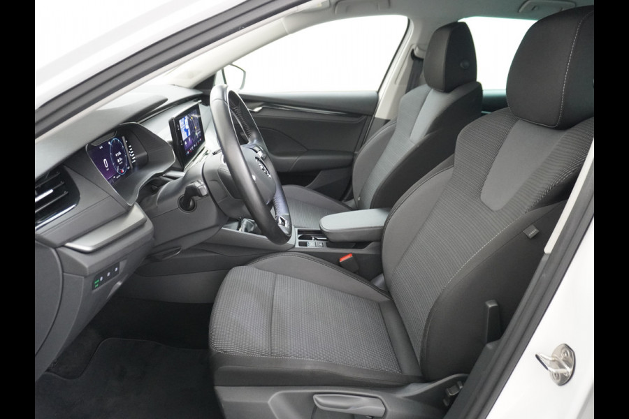 Škoda Octavia Combi T 111PK Navi Trekhaak Apple Carplay Android Virtual Cockpit Elek.Achtreklep Pdc Navi Ecc Cruise Control Business Edition Stoel+Stuurverwarming Lmv Sunset DAB Led  Keyless 1e Eigenaar Origineel Nederlandse Auto 1300kg trekvermogen