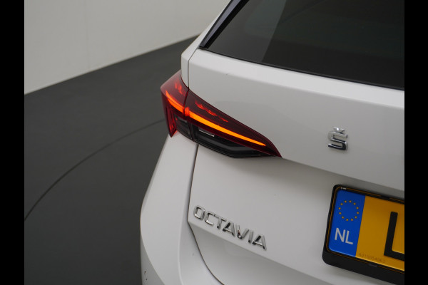 Škoda Octavia Combi T 111PK Navi Trekhaak Apple Carplay Android Virtual Cockpit Elek.Achtreklep Pdc Navi Ecc Cruise Control Business Edition Stoel+Stuurverwarming Lmv Sunset DAB Led  Keyless 1e Eigenaar Origineel Nederlandse Auto 1300kg trekvermogen