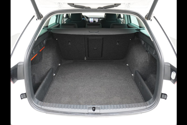 Škoda Octavia Combi T 111PK Navi Trekhaak Apple Carplay Android Virtual Cockpit Elek.Achtreklep Pdc Navi Ecc Cruise Control Business Edition Stoel+Stuurverwarming Lmv Sunset DAB Led  Keyless 1e Eigenaar Origineel Nederlandse Auto 1300kg trekvermogen