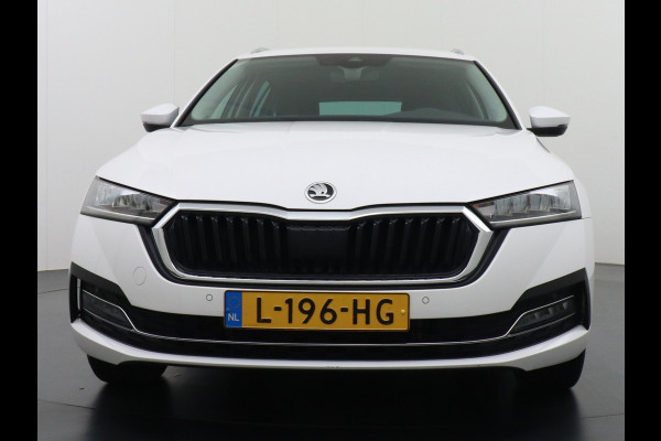 Škoda Octavia Combi T 111PK Navi Trekhaak Apple Carplay Android Virtual Cockpit Elek.Achtreklep Pdc Navi Ecc Cruise Control Business Edition Stoel+Stuurverwarming Lmv Sunset DAB Led  Keyless 1e Eigenaar Origineel Nederlandse Auto 1300kg trekvermogen