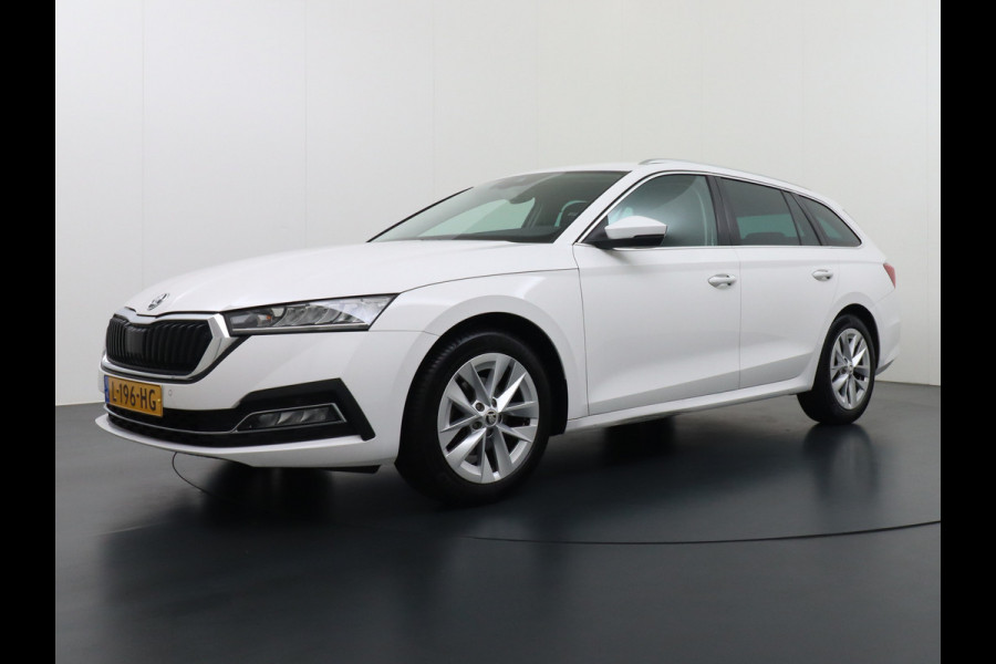 Škoda Octavia Combi T 111PK Navi Trekhaak Apple Carplay Android Virtual Cockpit Elek.Achtreklep Pdc Navi Ecc Cruise Control Business Edition Stoel+Stuurverwarming Lmv Sunset DAB Led  Keyless 1e Eigenaar Origineel Nederlandse Auto 1300kg trekvermogen