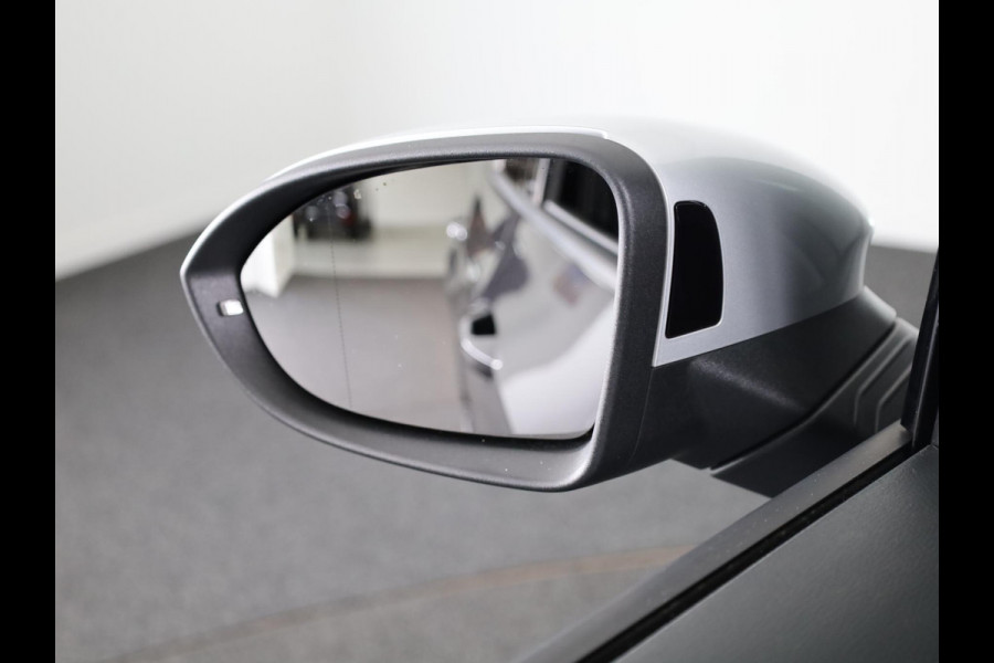 Volkswagen ID.3 First Max 58 kWh 204 pk | Navigatie | Panoramadak | Parkeersensoren | Achteruitrijcamera | Matrix LED koplampen | Stoelverwarming |