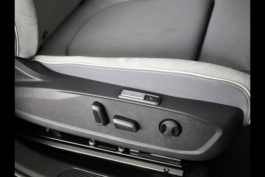 Volkswagen ID.3 First Max 58 kWh 204 pk | Navigatie | Panoramadak | Parkeersensoren | Achteruitrijcamera | Matrix LED koplampen | Stoelverwarming |