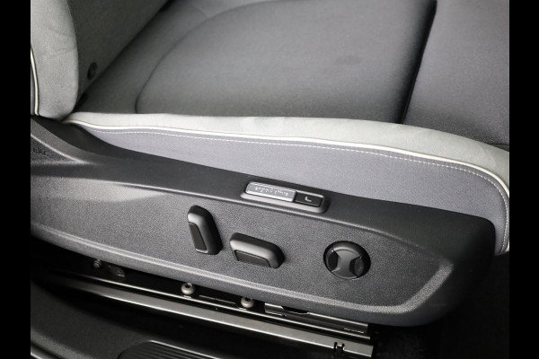 Volkswagen ID.3 First Max 58 kWh 204 pk | Navigatie | Panoramadak | Parkeersensoren | Achteruitrijcamera | Matrix LED koplampen | Stoelverwarming |