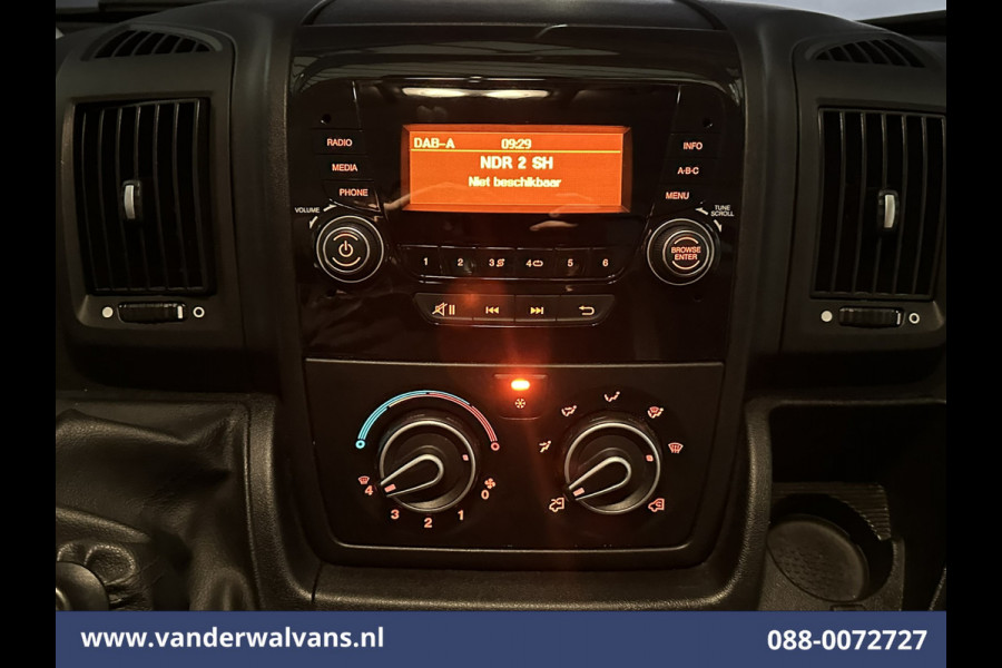 Peugeot Boxer 2.2 BlueHDi 141pk Bakwagen Laadklep Euro6 Airco | Cruisecontrol | 985kg laadvermogen Bijrijdersbank