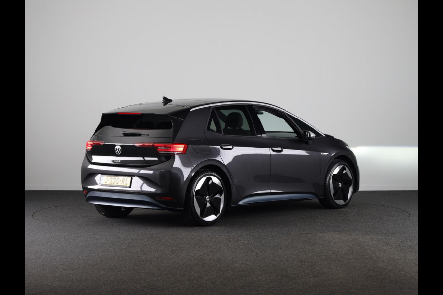 Volkswagen ID.3 First Max 58 kWh 204 pk | Navigatie | Panoramadak | Parkeersensoren | Achteruitrijcamera | Matrix LED koplampen | Stoelverwarming |