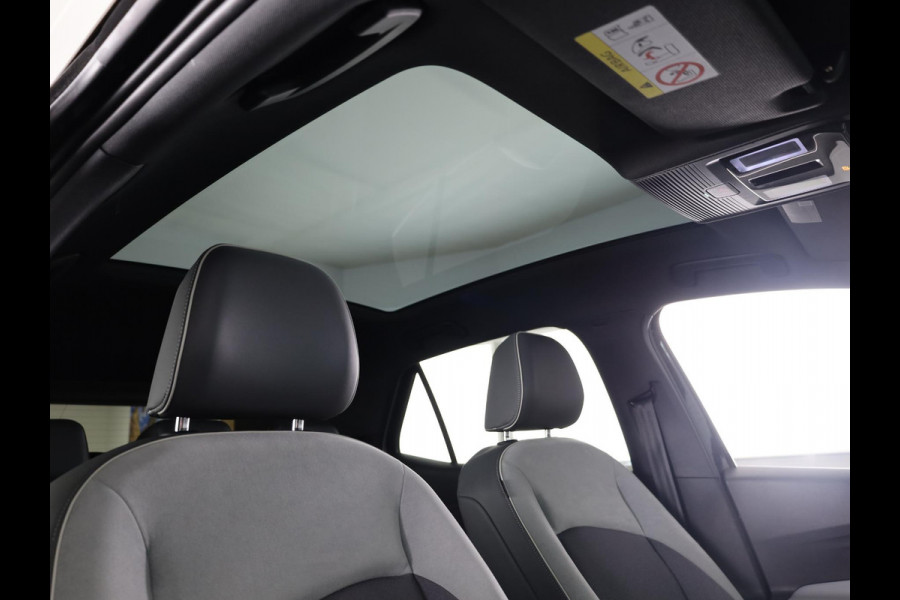 Volkswagen ID.3 First Max 58 kWh 204 pk | Navigatie | Panoramadak | Parkeersensoren | Achteruitrijcamera | Matrix LED koplampen | Stoelverwarming |