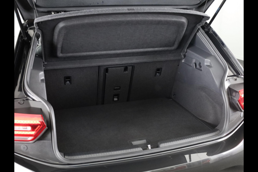 Volkswagen ID.3 First Max 58 kWh 204 pk | Navigatie | Panoramadak | Parkeersensoren | Achteruitrijcamera | Matrix LED koplampen | Stoelverwarming |