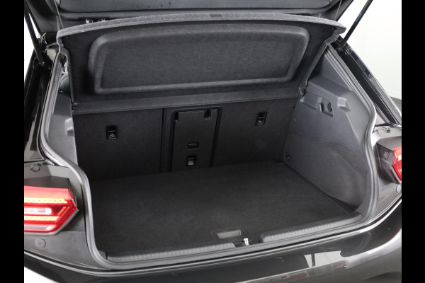 Volkswagen ID.3 First Max 58 kWh 204 pk | Navigatie | Panoramadak | Parkeersensoren | Achteruitrijcamera | Matrix LED koplampen | Stoelverwarming |