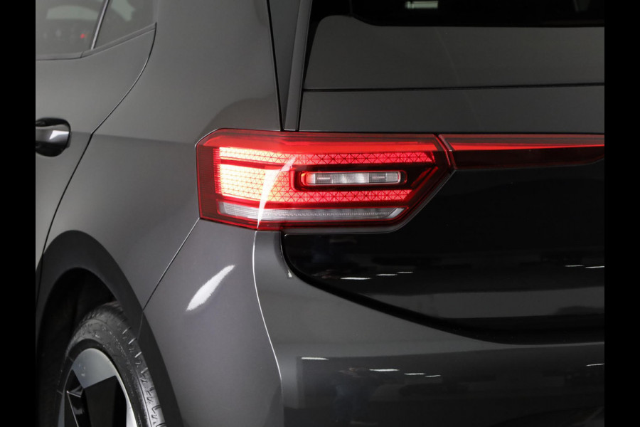 Volkswagen ID.3 First Max 58 kWh 204 pk | Navigatie | Panoramadak | Parkeersensoren | Achteruitrijcamera | Matrix LED koplampen | Stoelverwarming |
