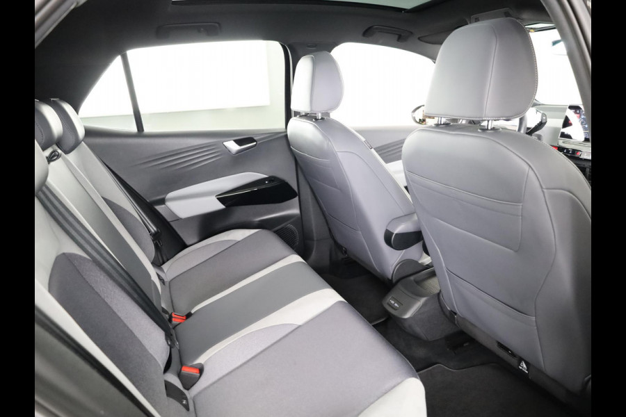 Volkswagen ID.3 First Max 58 kWh 204 pk | Navigatie | Panoramadak | Parkeersensoren | Achteruitrijcamera | Matrix LED koplampen | Stoelverwarming |