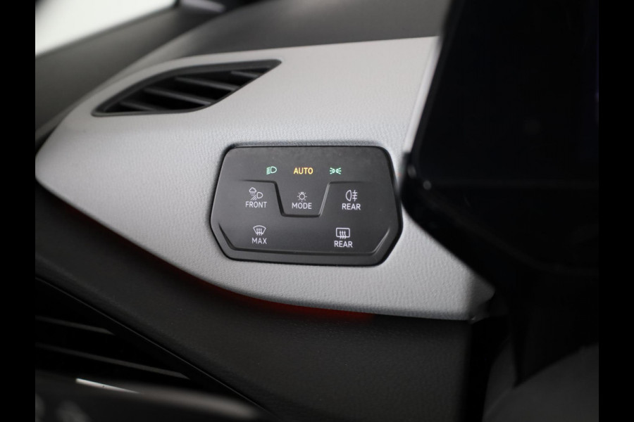 Volkswagen ID.3 First Max 58 kWh 204 pk | Navigatie | Panoramadak | Parkeersensoren | Achteruitrijcamera | Matrix LED koplampen | Stoelverwarming |