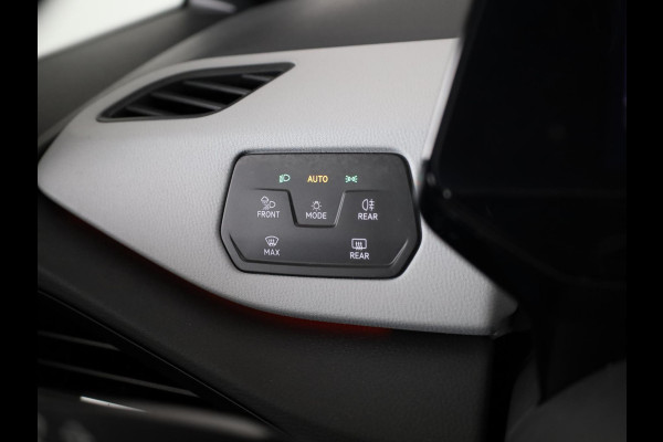 Volkswagen ID.3 First Max 58 kWh 204 pk | Navigatie | Panoramadak | Parkeersensoren | Achteruitrijcamera | Matrix LED koplampen | Stoelverwarming |
