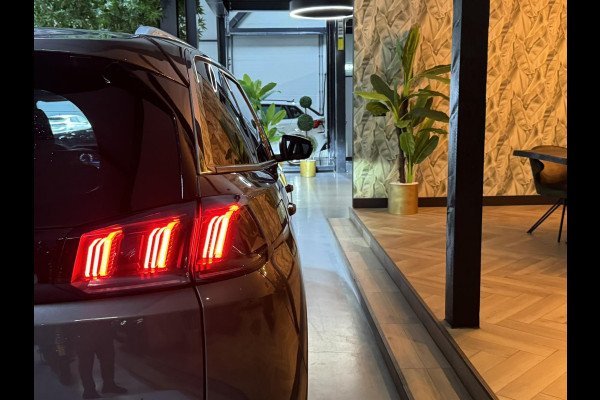 Peugeot 5008 1.2 PureTech Blue Lease Allure 7P. NAP Garantie Trekhaak Carplay Elek Achterklep Cruise Clima Navi Led Sfeer Rijklaar